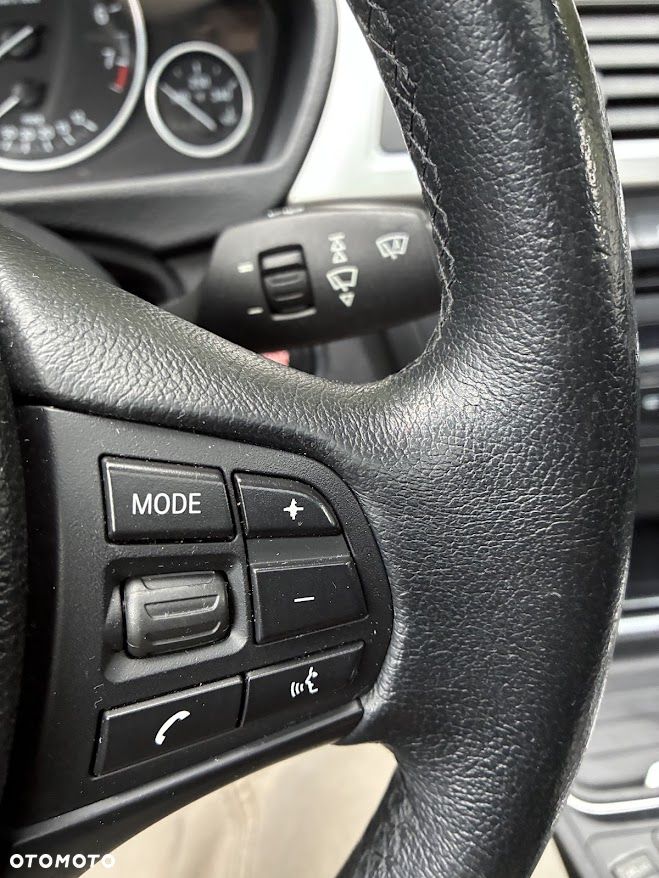 BMW Seria 3 320i xDrive - 10