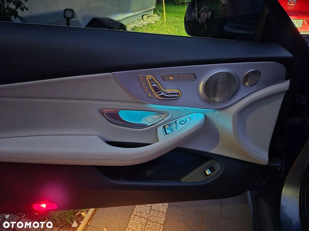 Mercedes-Benz Klasa C 300 9G-TRONIC AMG Line - 37