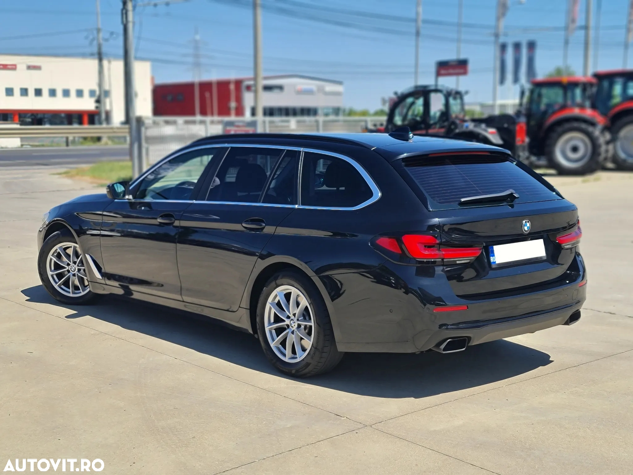 BMW Seria 5 530d xDrive Touring Aut. - 4