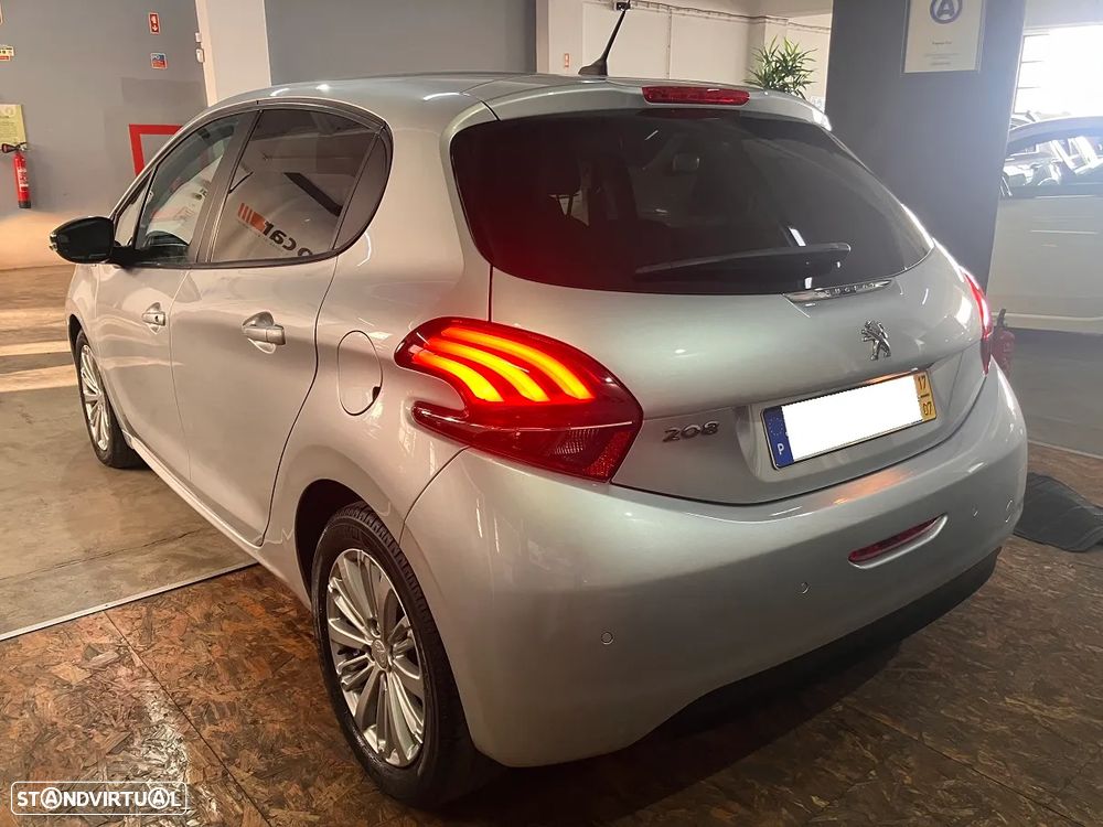 Peugeot 208 1.6 BlueHDi Style - 10