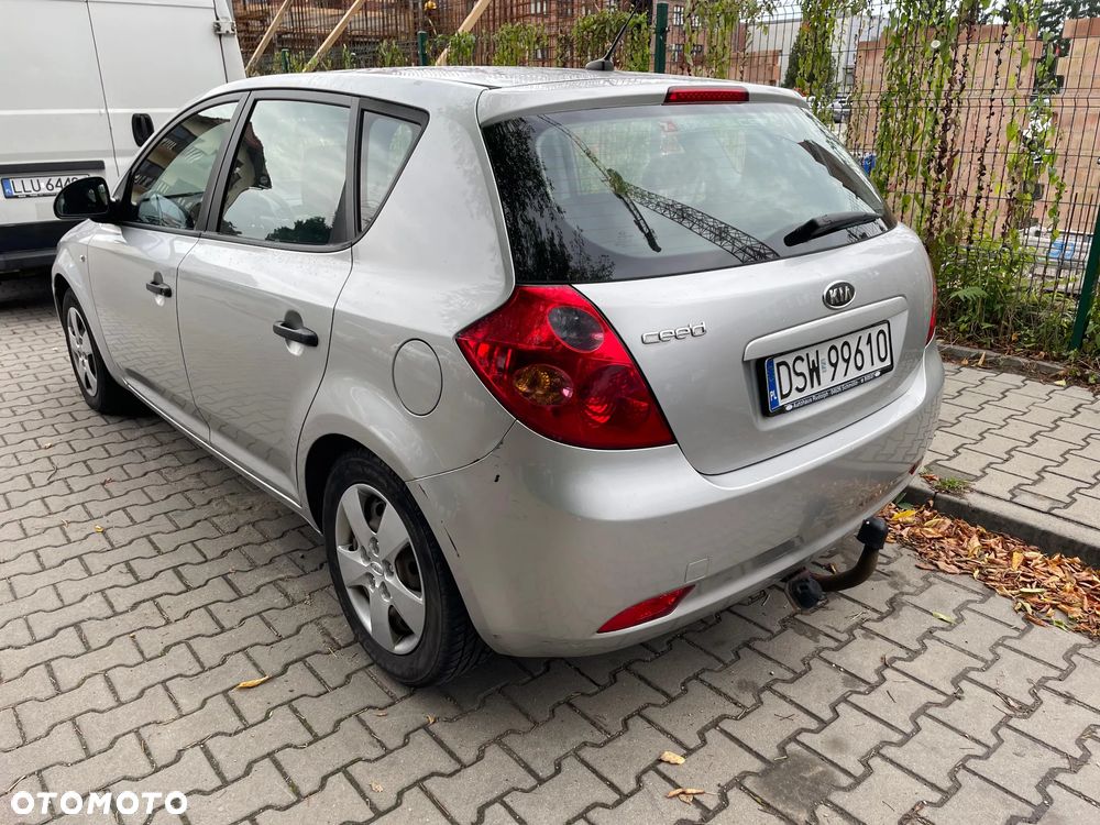 Kia Ceed - 4