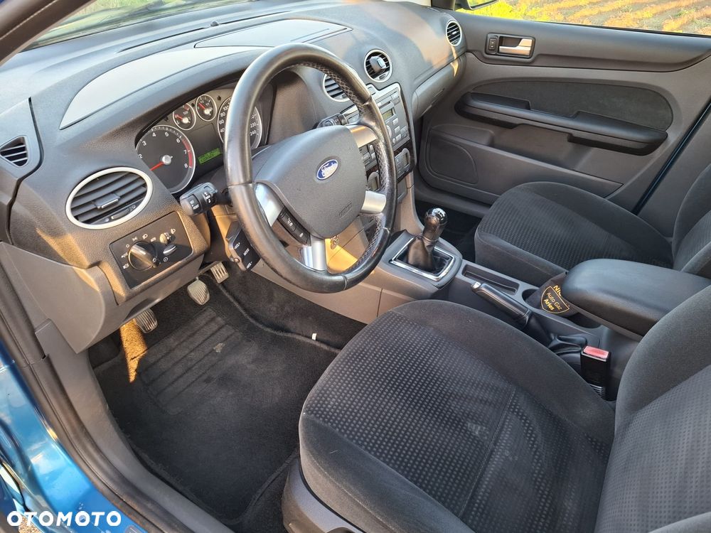 Ford Focus 1.6 Ghia - 8