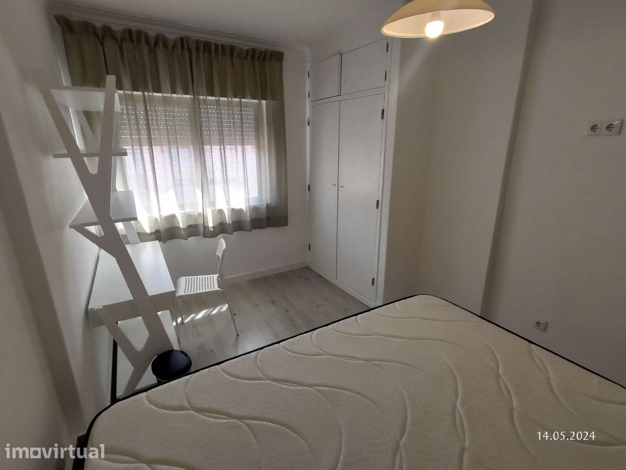 Quarto para arrendar em Rua Elias Garcia 197, Cacém e São Marcos - Grande imagem: 5/8