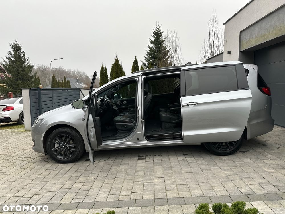 Chrysler Pacifica - 21