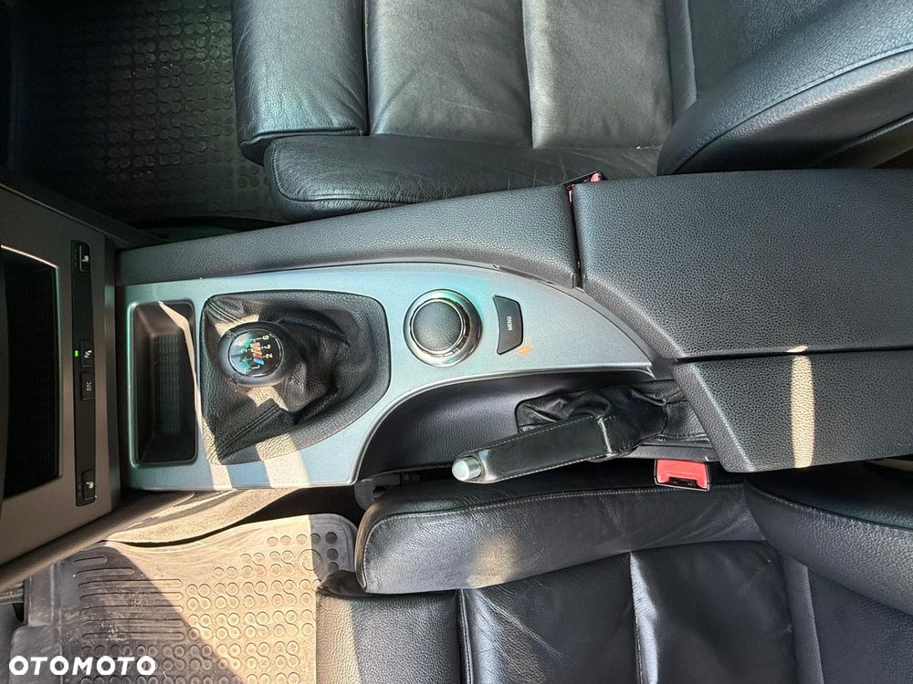 BMW Seria 5 523i - 25