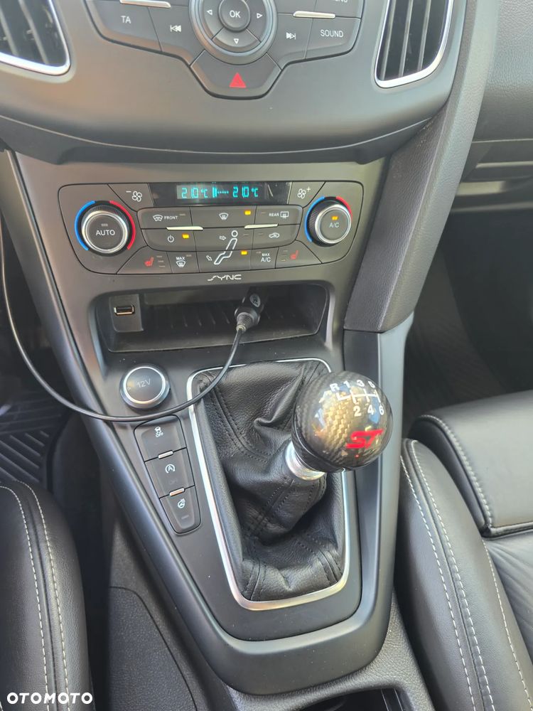 Ford Focus 2.0 EcoBoost ST mit Leder-Exclusiv-Paket - 11