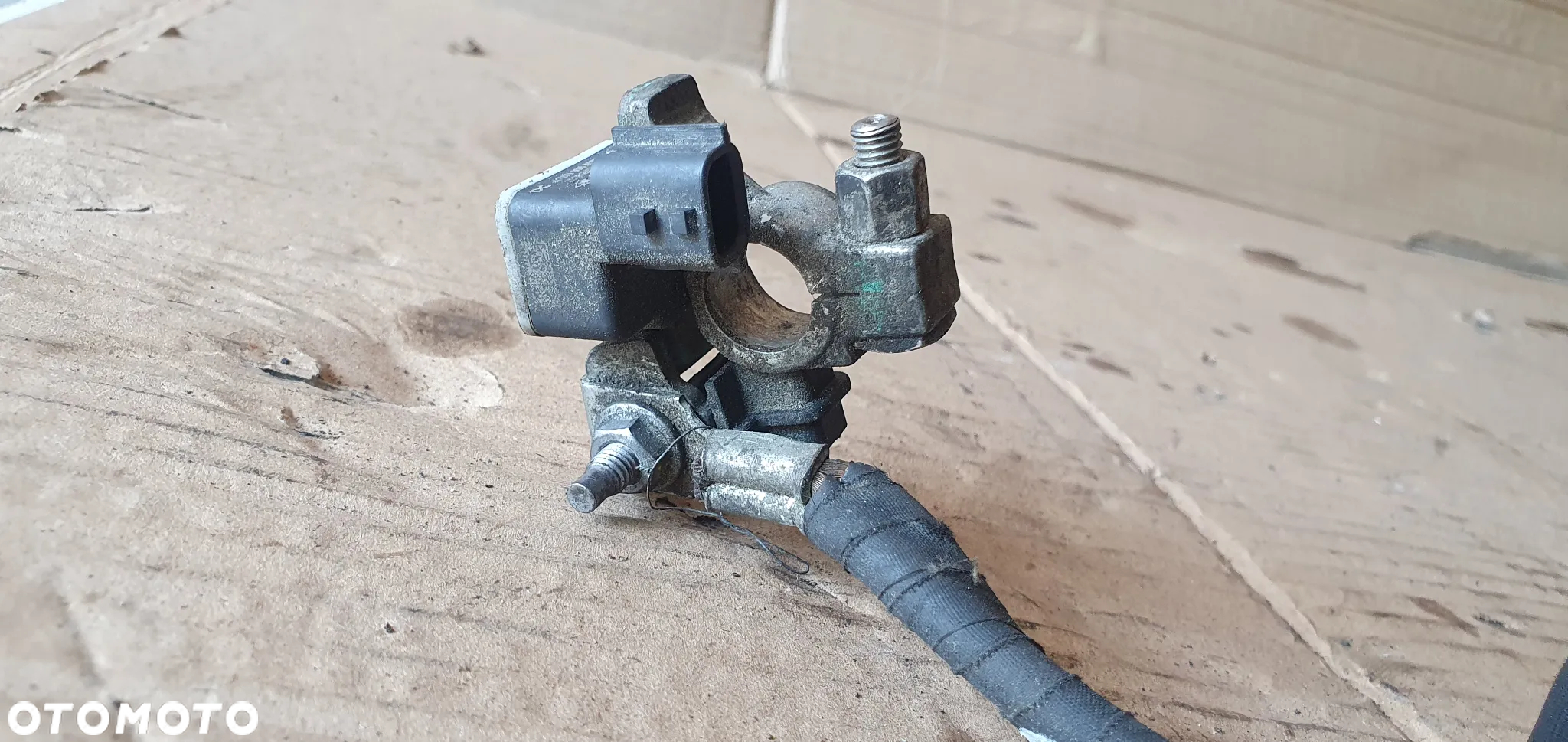 Klema minusowa akumulatora bezpiecznik Dacia Logan II 250825784R 240808763R - 3