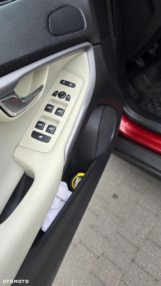 Volvo V40 D2 R-Design - 11