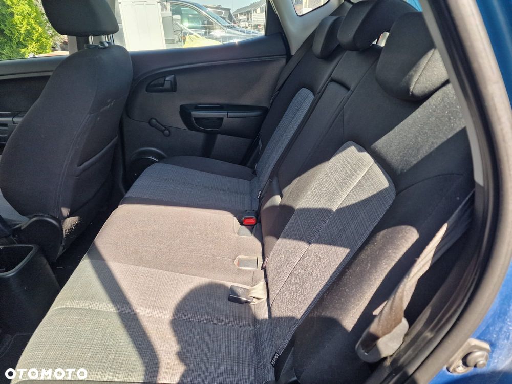 Kia Venga - 10