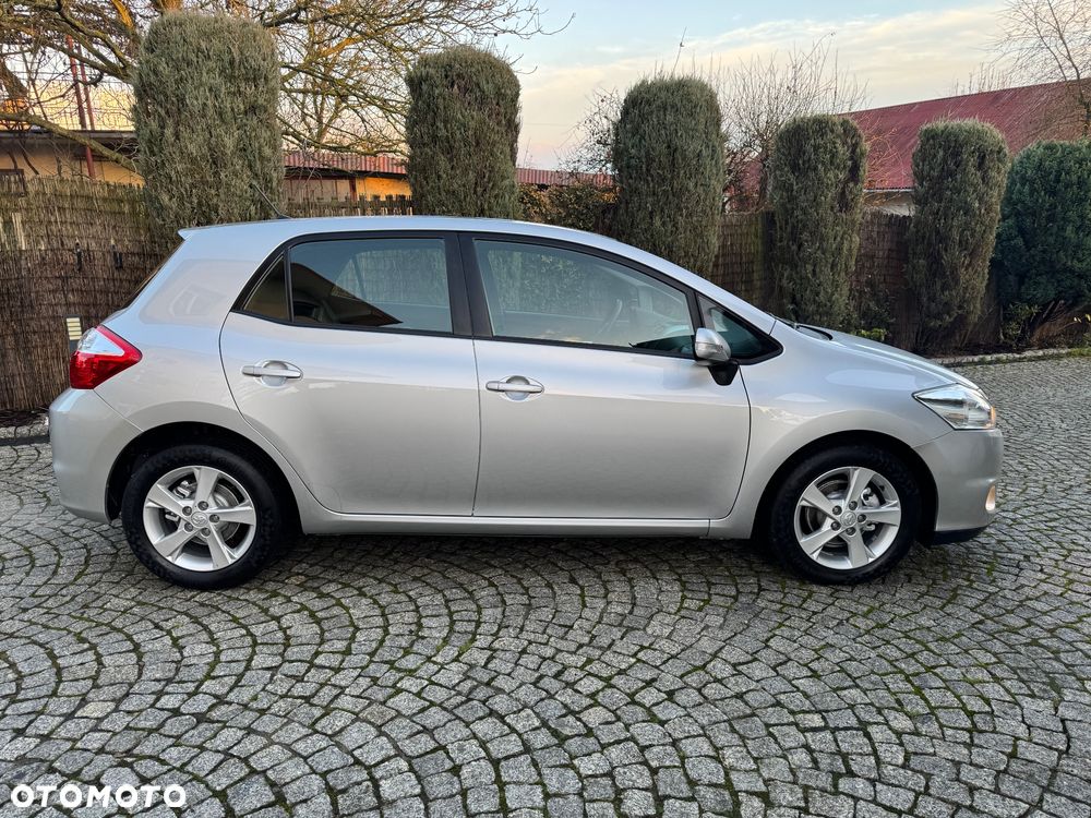 Toyota Auris 1.6 Valvematic Executive - 9