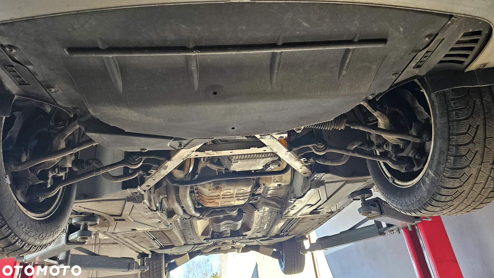 BMW Seria 5 523i - 34