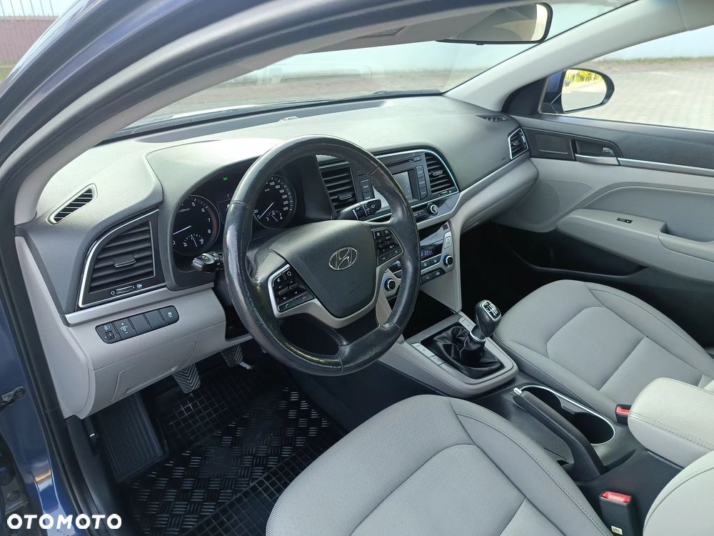 Hyundai Elantra - 17