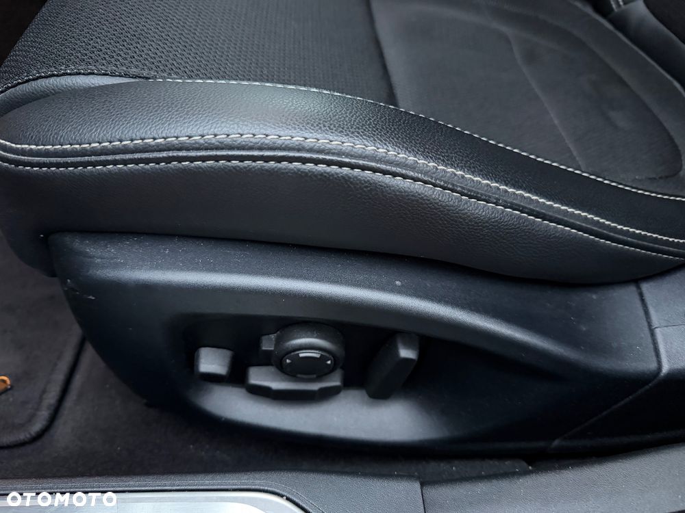 Jaguar XE 20d R-Sport - 11