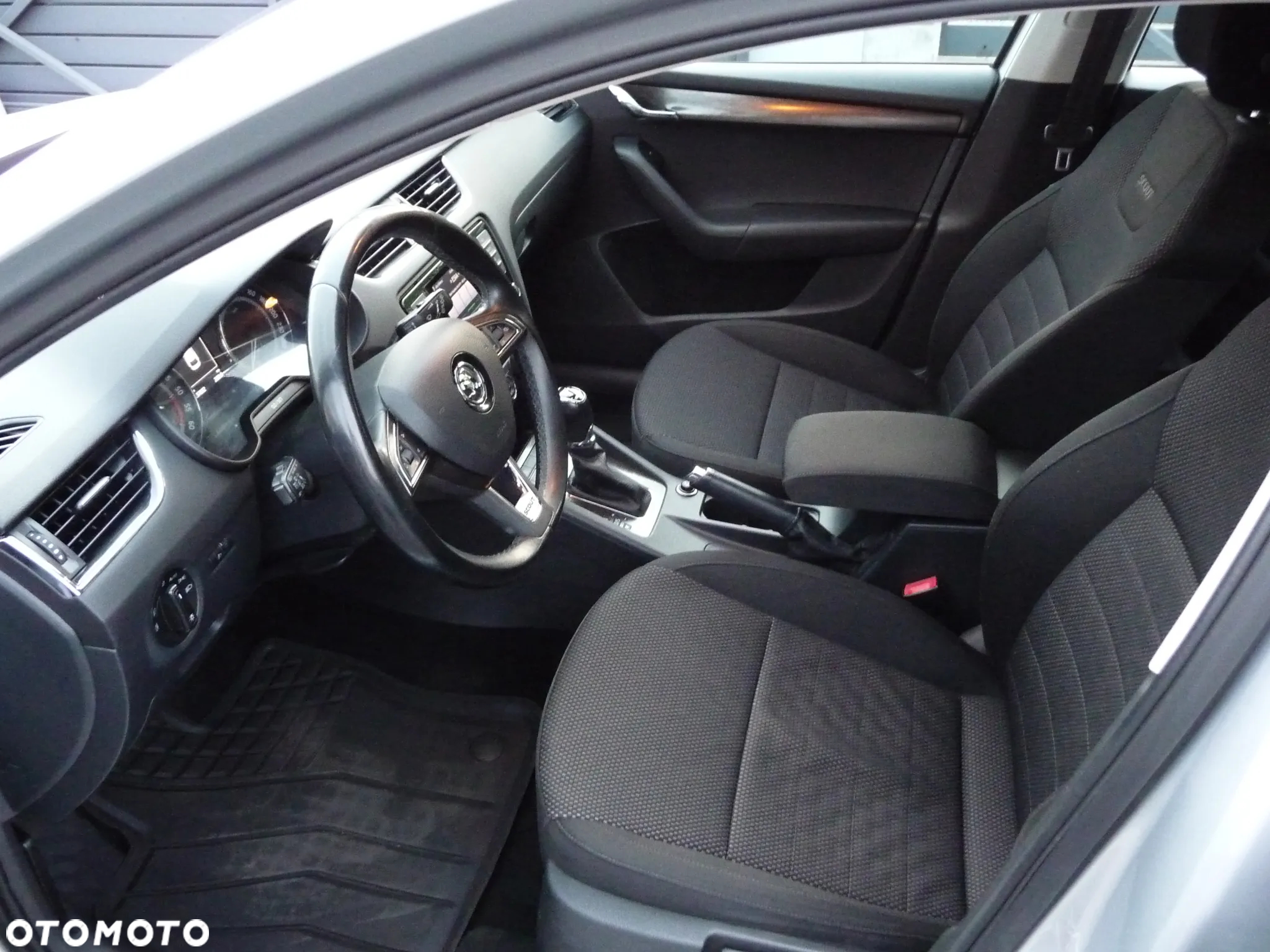 Skoda Octavia Scout 2.0 TDI 4x4 DSG - 8