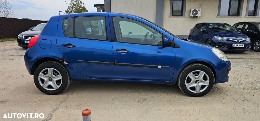 Renault Clio III 1.4 Privilege - 4
