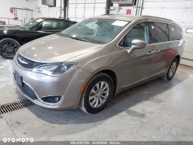 Chrysler Pacifica - 1