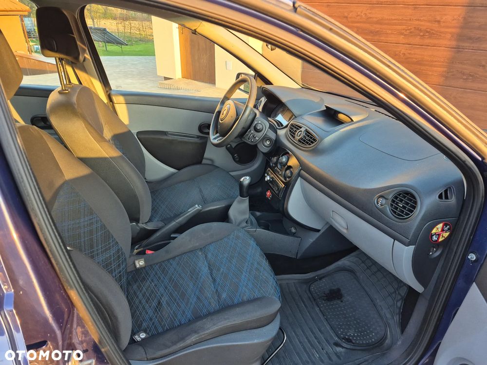 Renault Clio - 22