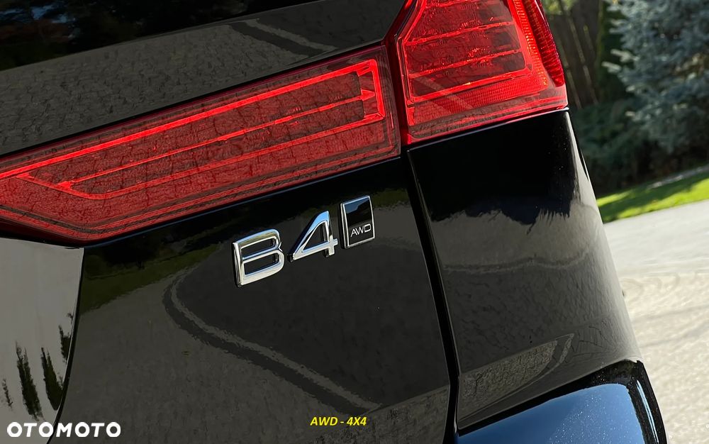 Volvo XC 60 B4 D AWD Plus Dark - 38