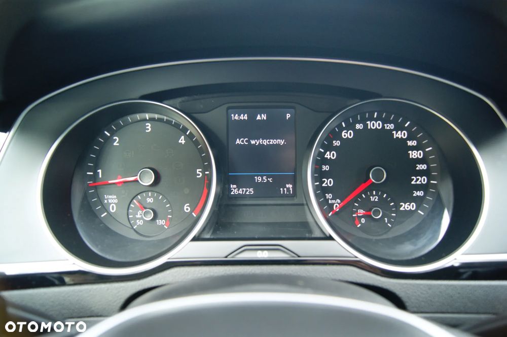 Volkswagen Passat 1.6 TDI SCR DSG Business - 17