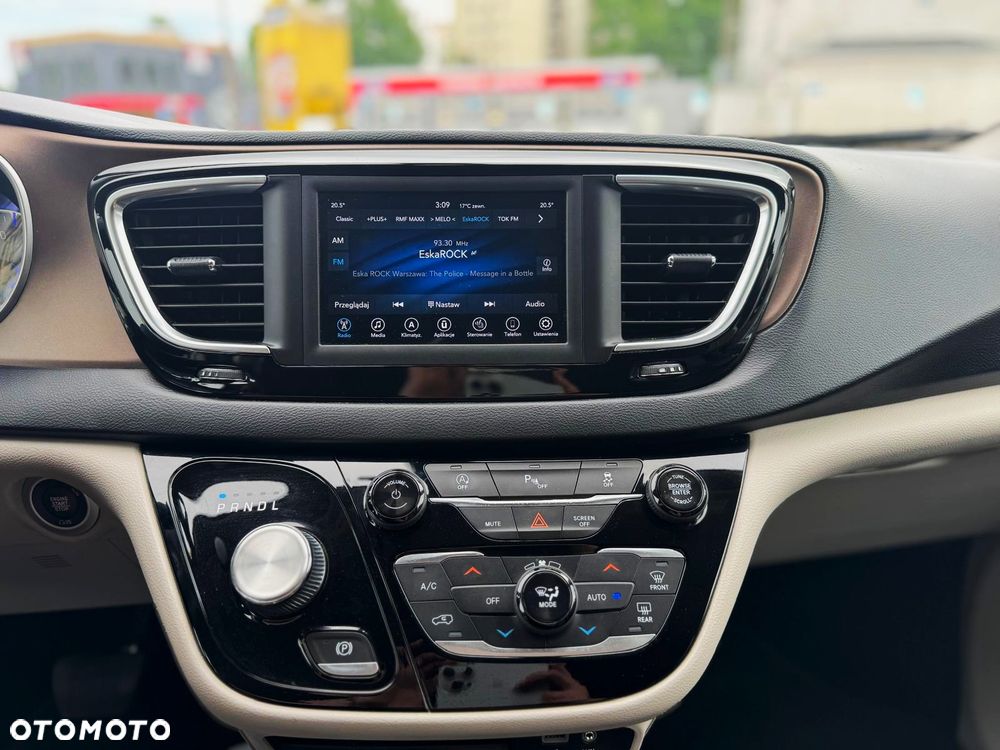 Chrysler Pacifica - 25
