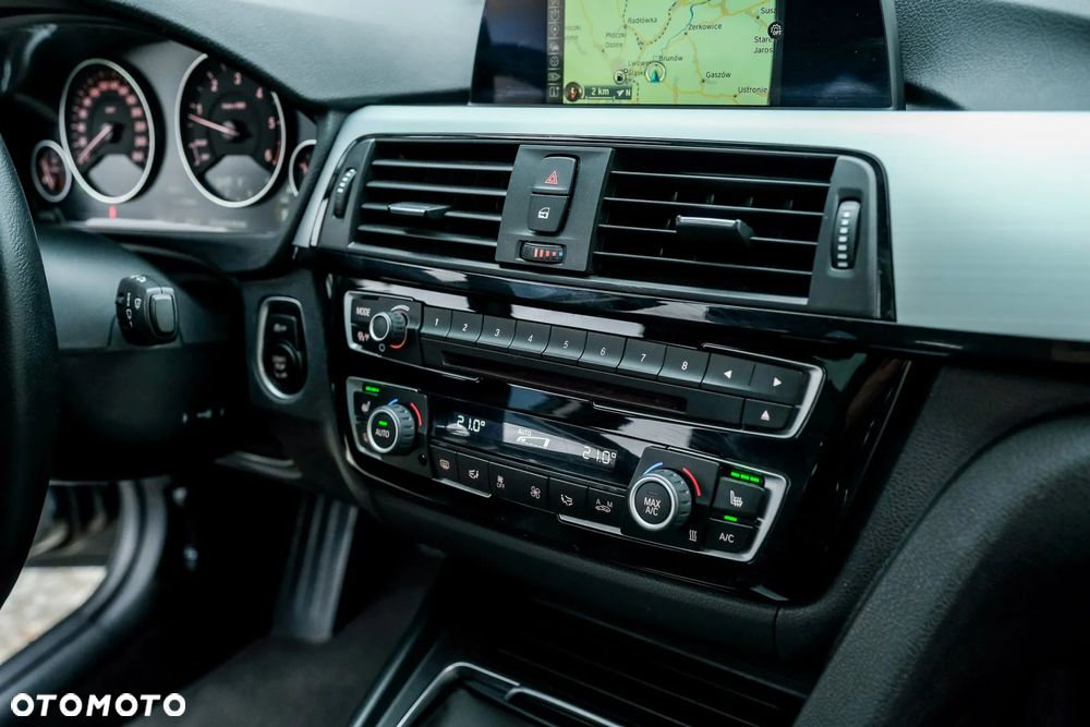 BMW Seria 3 318d Luxury Line - 26