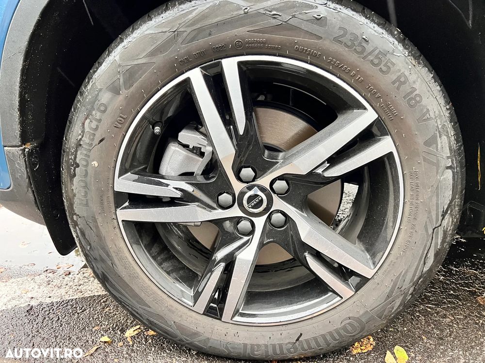 Volvo XC 40 B4 AT FWD MHEV Plus Dark - 18
