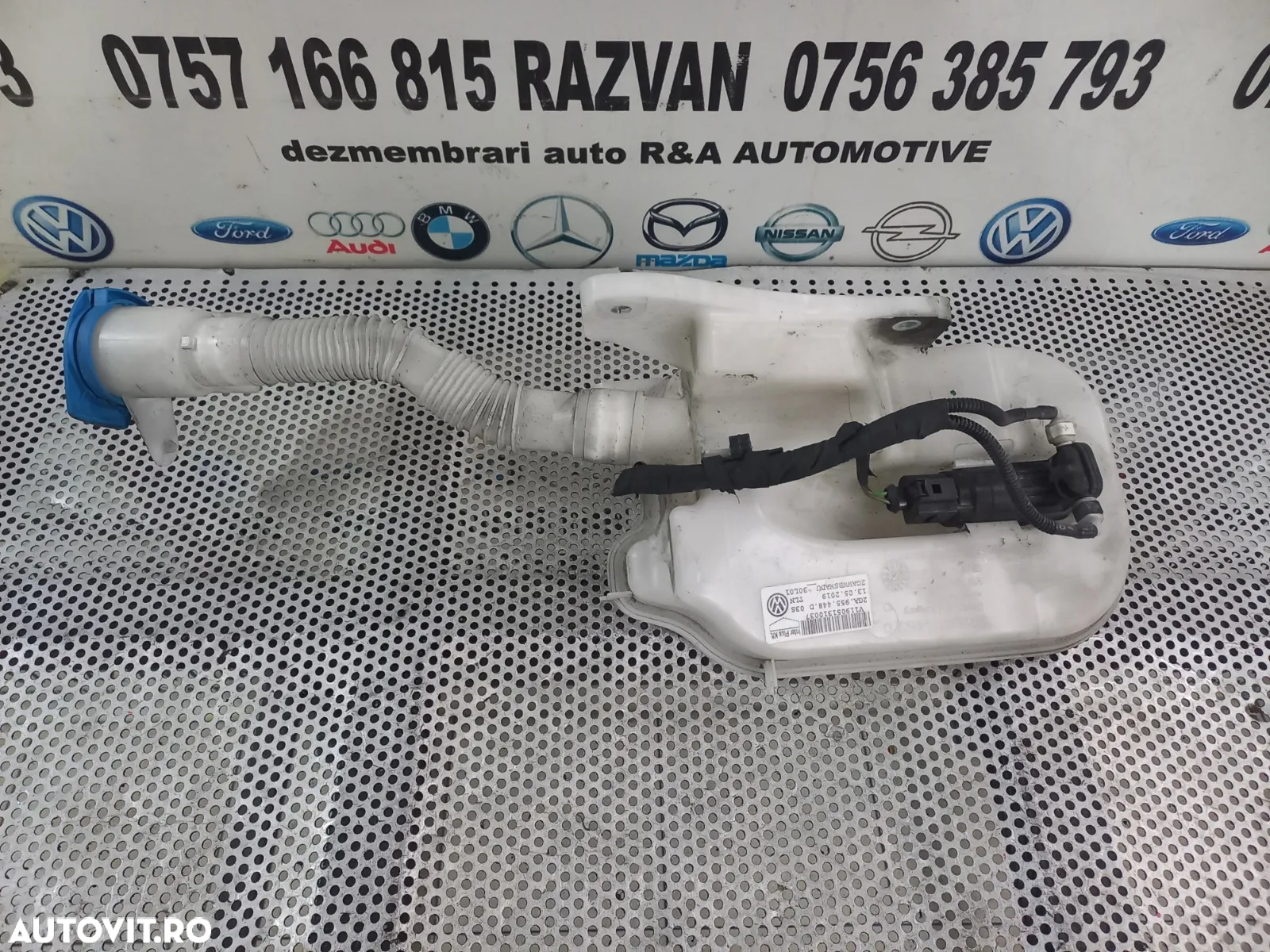 Vas Lichid Parbriz Stropgel Vw T-Roc Cod 2GAD Dezmembrez Vw T-Roc - Dezmembrari Arad - 4