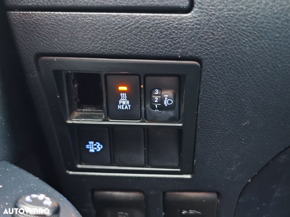 Toyota Hilux 2.4D 150CP 4x4 Double Cab 6MT Style - 25