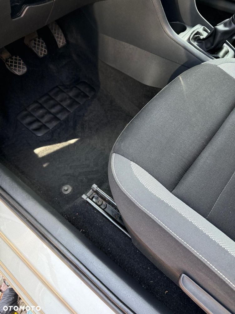 Skoda RAPID Spb 1.2 TSI Ambition - 10