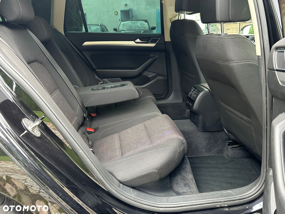 Volkswagen Passat Variant - 11