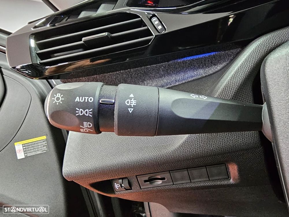 Peugeot 408 1.2 PureTech Allure EAT8 - 18