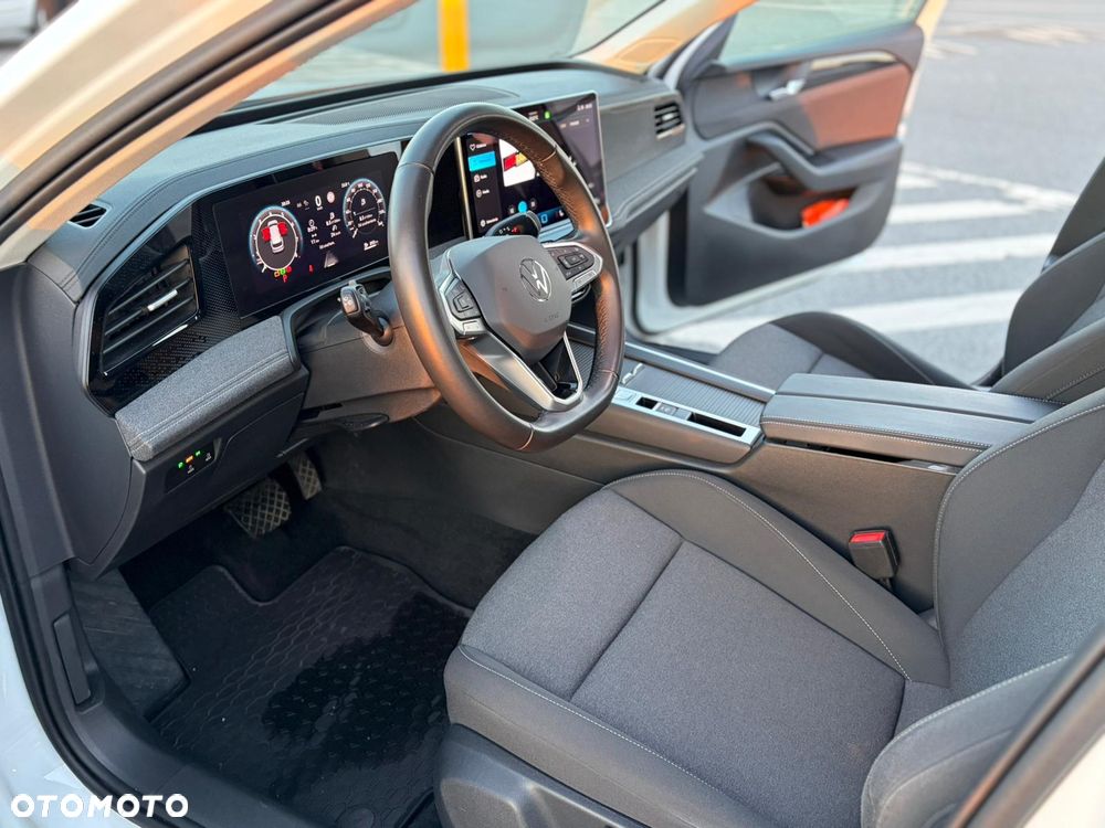 Volkswagen Passat - 11