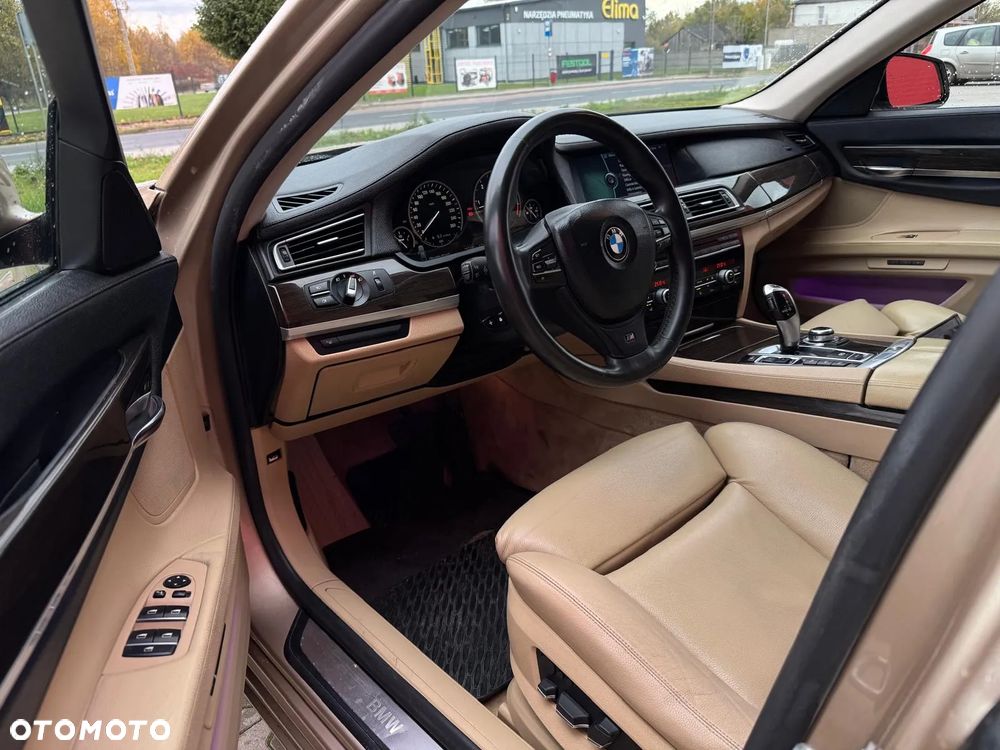 BMW Seria 7 740d xDrive - 14