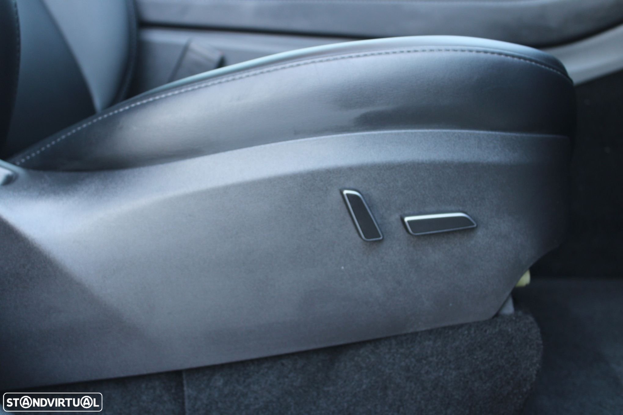 Tesla Model Y Long Range Dual Motor AWD - 35