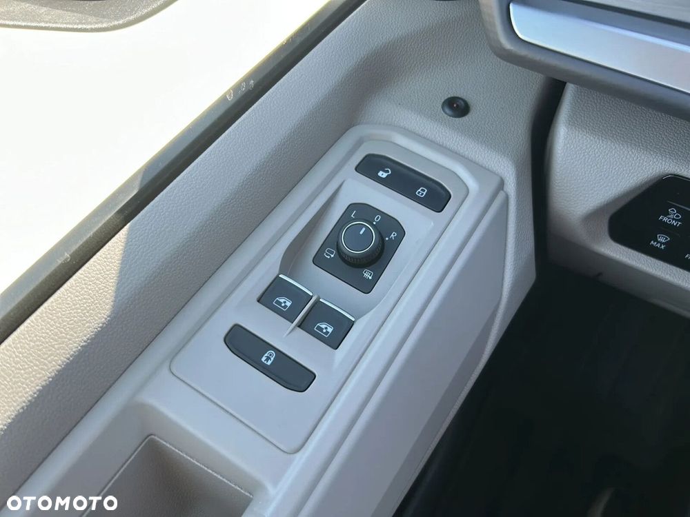 Volkswagen Multivan - 29