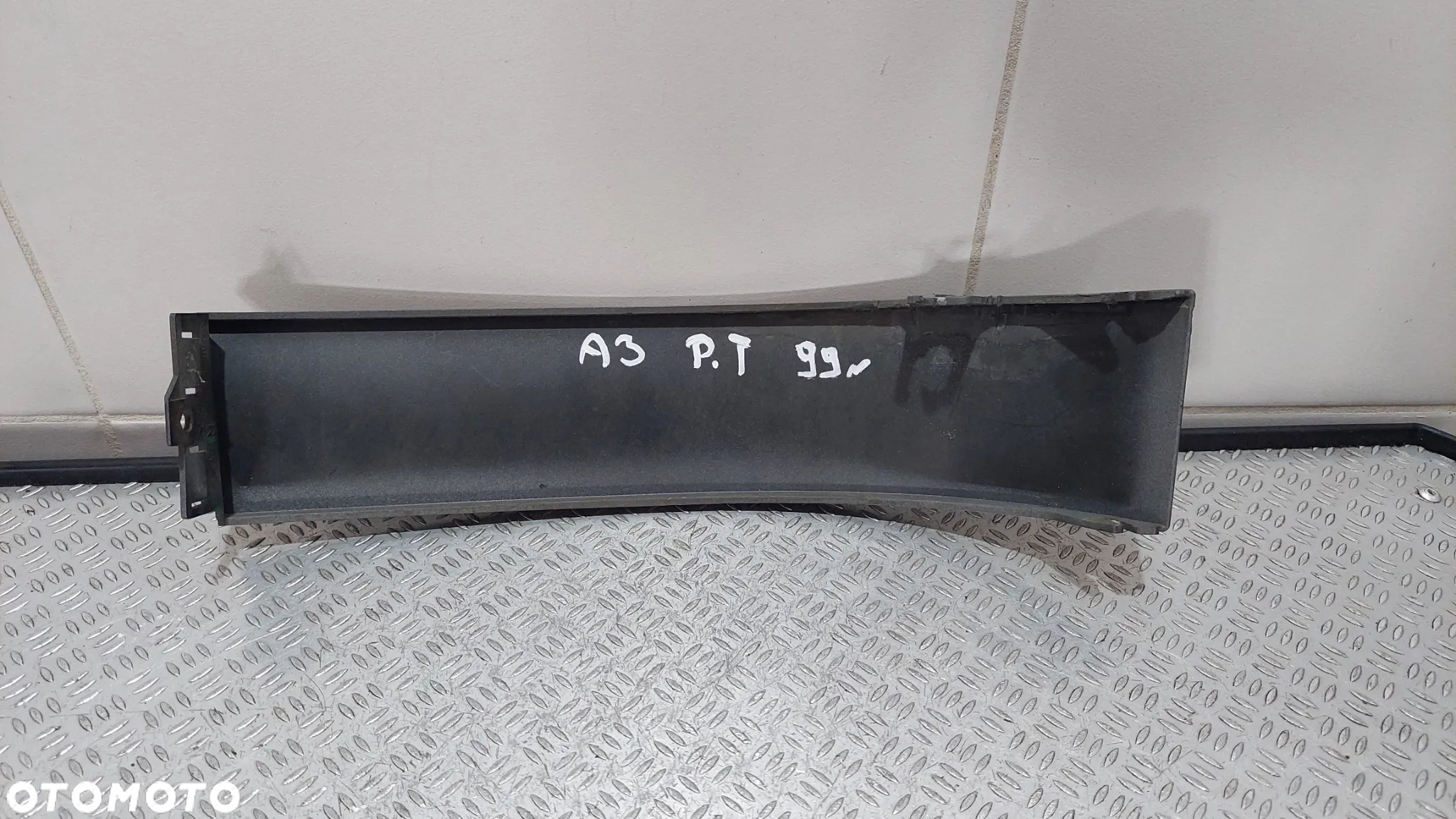 LISTWA POD LAMPĘ PRAWY TYŁ AUDI A3 LIFT R1999 NR 8L0807872 - 2