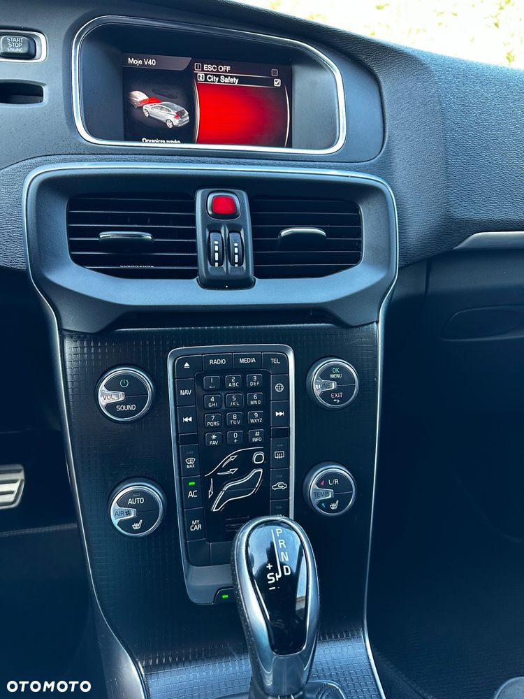 Volvo V40 D3 Geartronic RDesign - 36