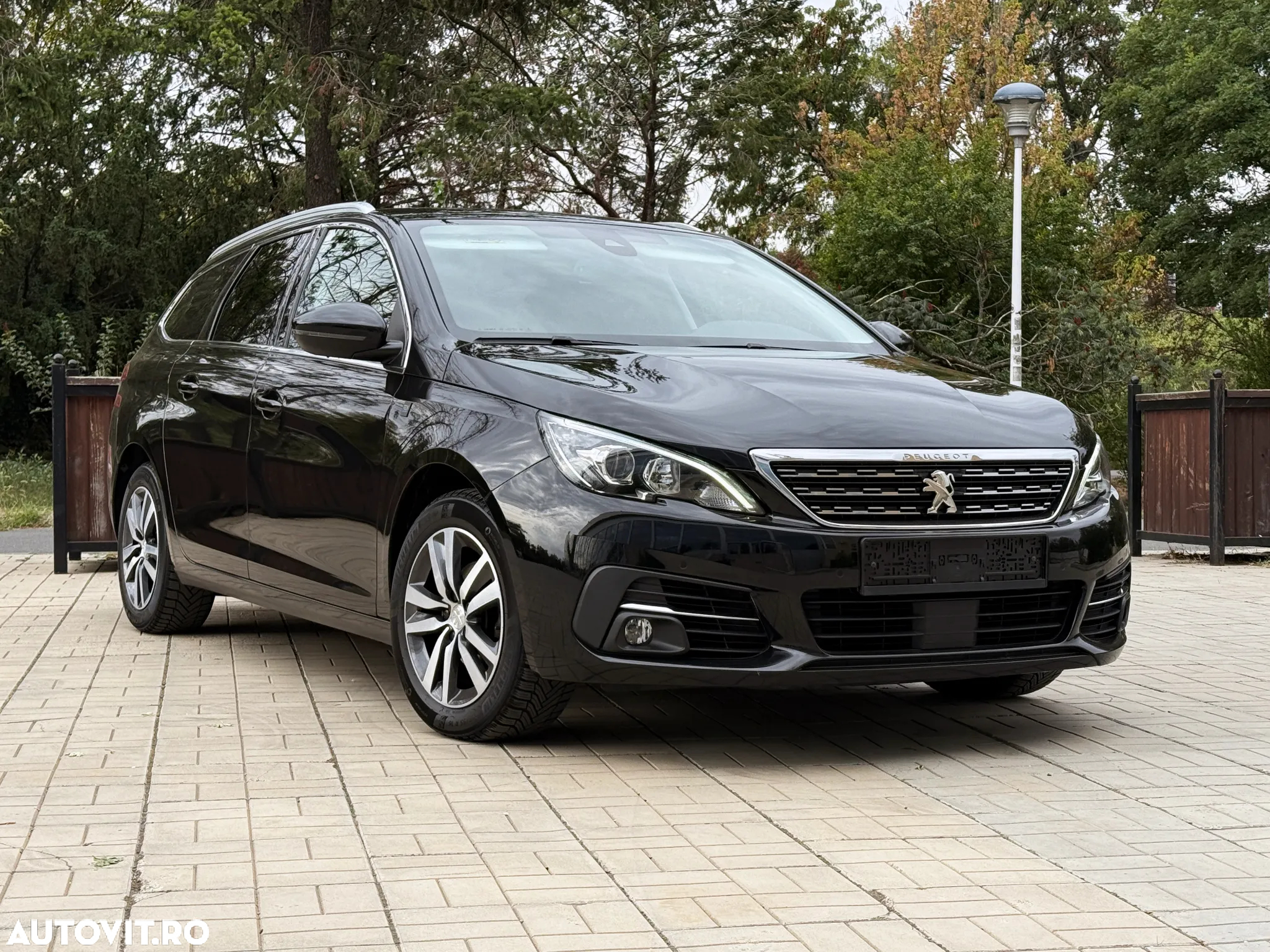 Peugeot 308 SW BlueHDi 130 Stop & Start Tech Edition - 12