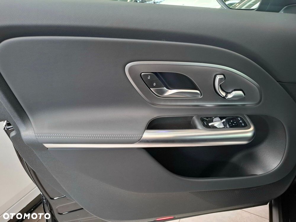 Mercedes-Benz GLB - 15