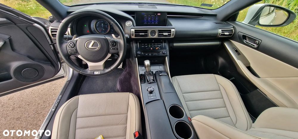 Lexus IS 250 F Sport - 12