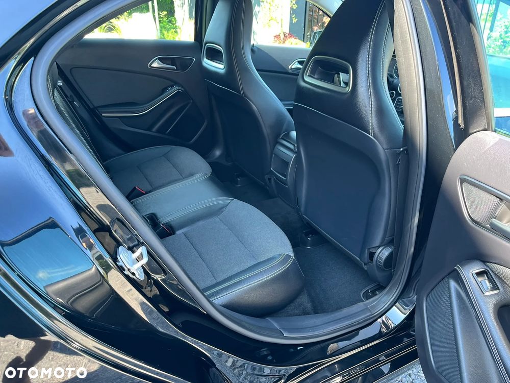 Mercedes-Benz Klasa A 180 BlueEfficiency Edition - 19