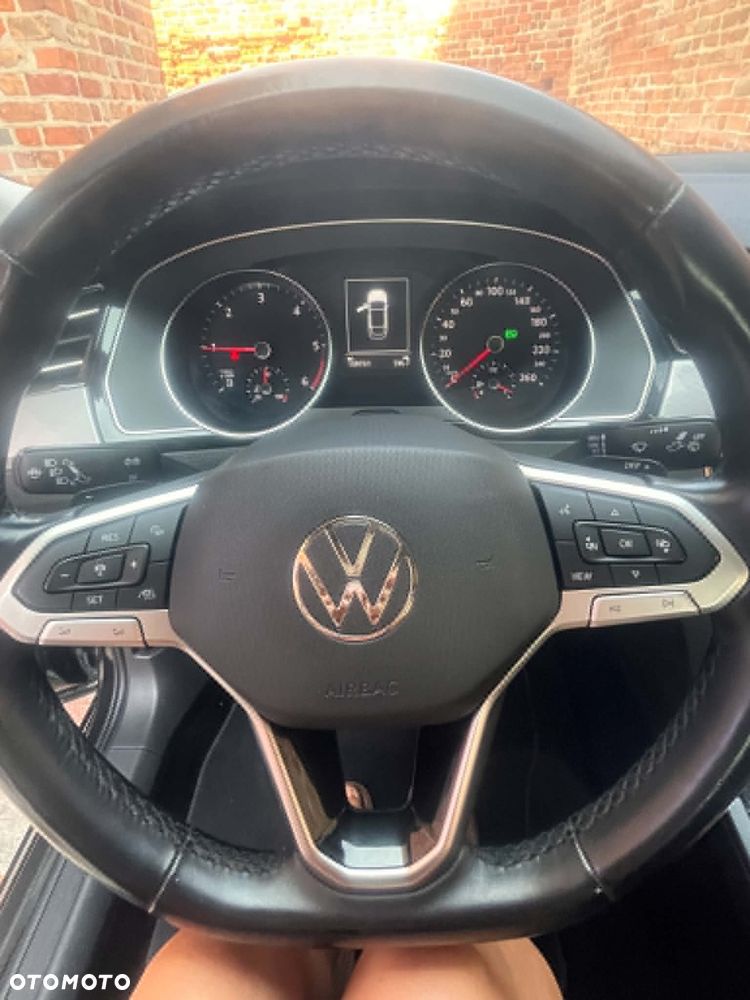 Volkswagen Passat 2.0 TDI SCR DSG Comfortline - 24
