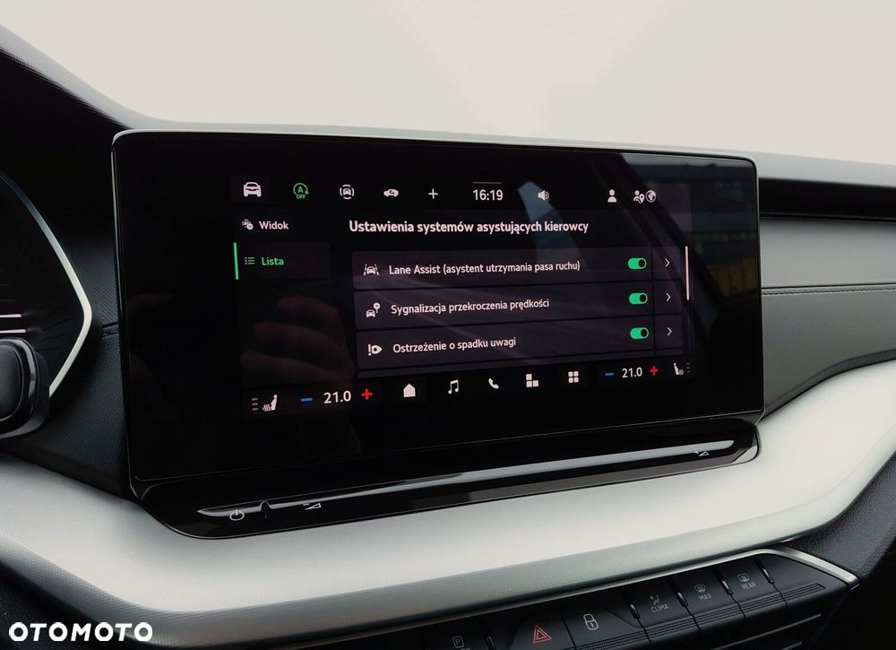 Skoda Octavia 1.5 TSI mHEV Selection DSG - 30