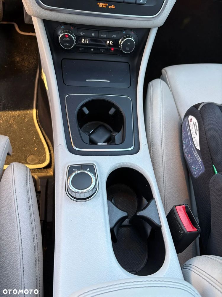 Mercedes-Benz CLA 250 4Matic 7G-DCT - 21