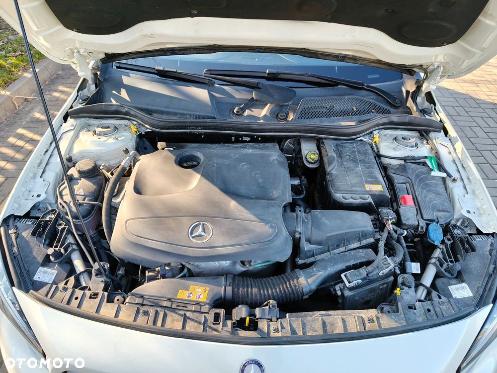 Mercedes-Benz GLA 200 - 16