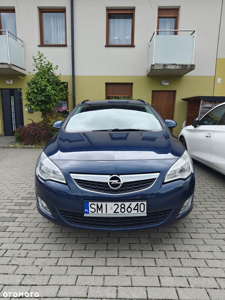 Opel Astra 2012 photo 2