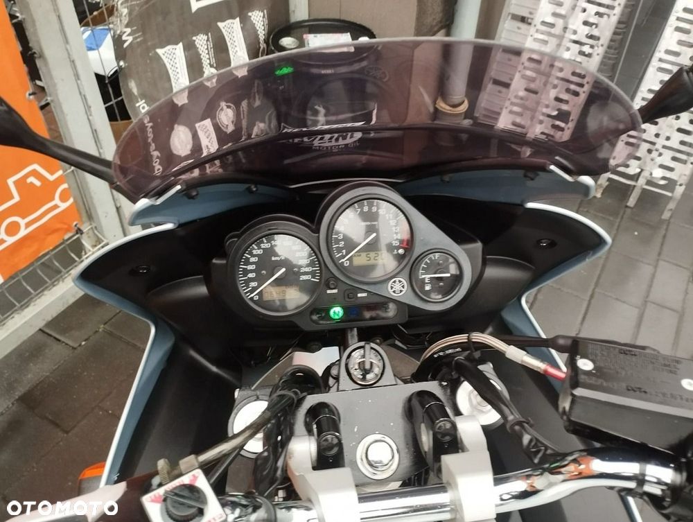 Yamaha FZS - 4