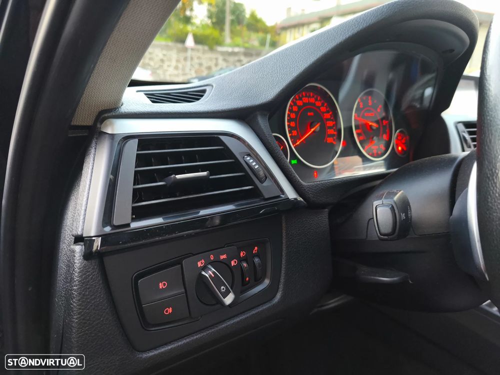 BMW 320 d Aut. Blue Performance Sport Line - 18