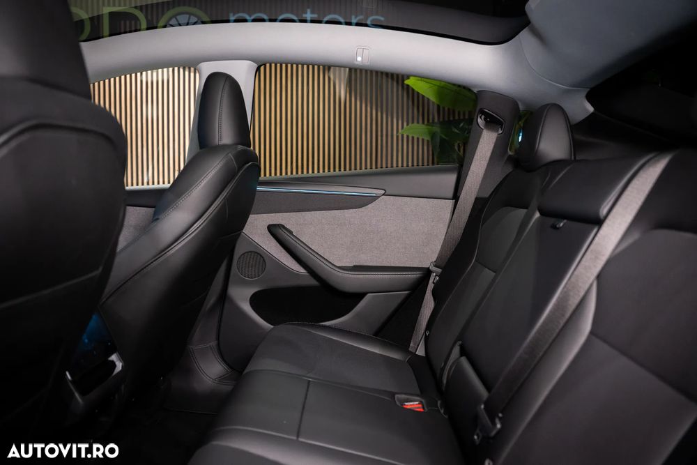 Tesla Model Y Long Range RWD - 30