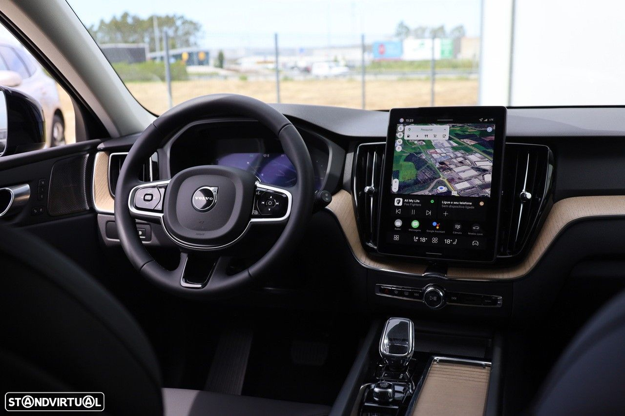 Volvo XC 60 2.0 T6 PHEV Plus Dark AWD - 22